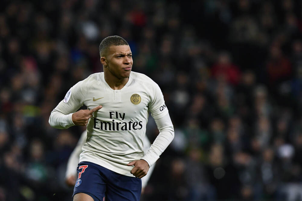 拿了数亿融资的万店咖啡巨头，却“寄生”在便利店？